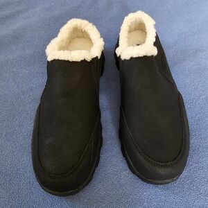 New Muk Luks Women's Black Shearling-Lined Slip-On Shoes 8